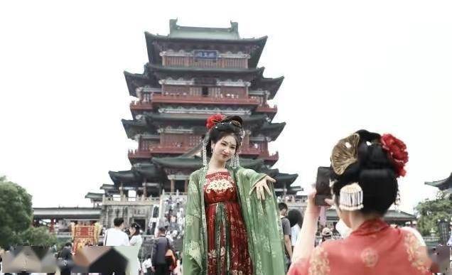 连背三篇古文可终身免费游滕王阁，一场文化与自然的双重盛宴