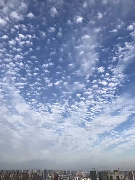 北京棉花糖云团，当天空的甜蜜预示着强对流天气的到来
