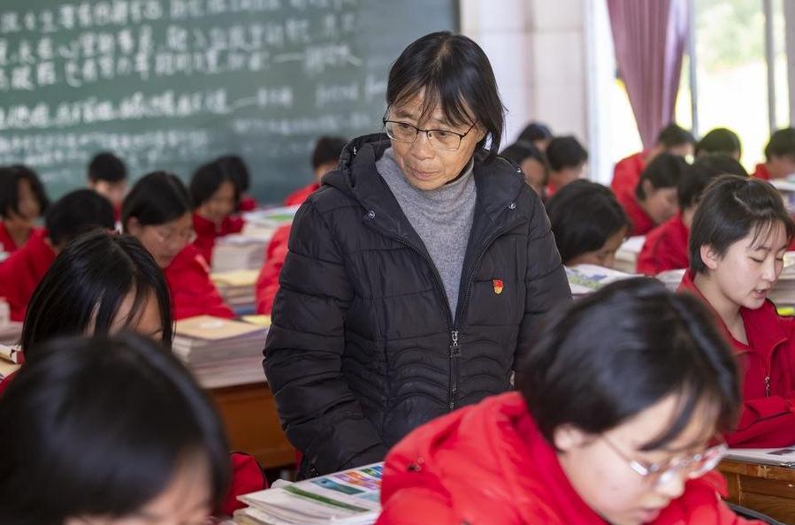 网民公然侮辱张桂梅校长，一时的冲动与长久的反思