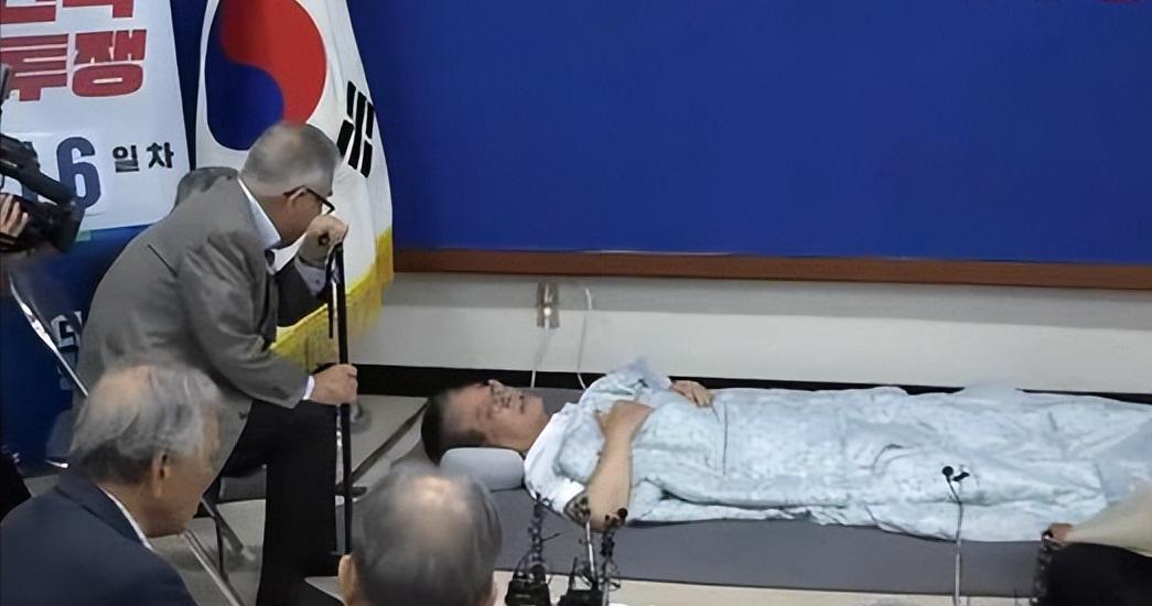 李在明90度鞠躬，韩国政坛的感恩与挑战