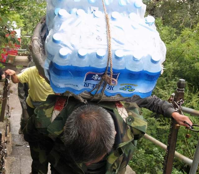 景区山顶矿泉水售价1元，良心之举的背后