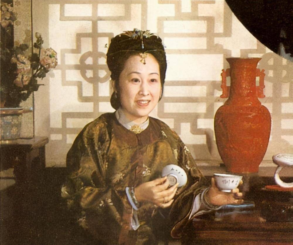 87版红楼梦薛姨妈扮演者去世，经典角色的永恒印记