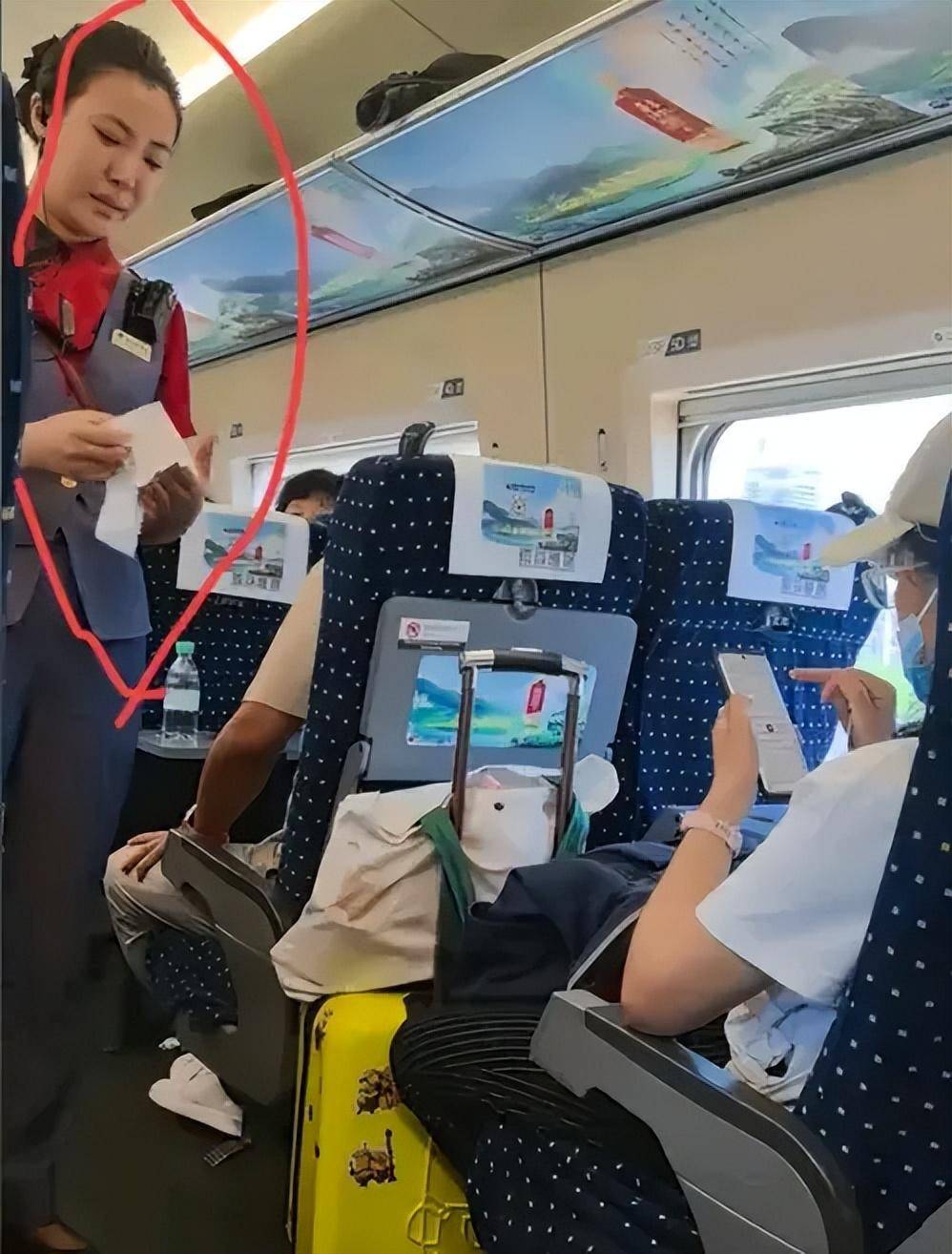 女子因错过高铁摔坏员工视频记录仪，一场误会的启示