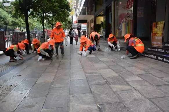 地铁吐血女孩已转回重庆,一场城市与人的温暖接力 地铁吐血女孩已转回重庆,一场城市与人的温暖接力