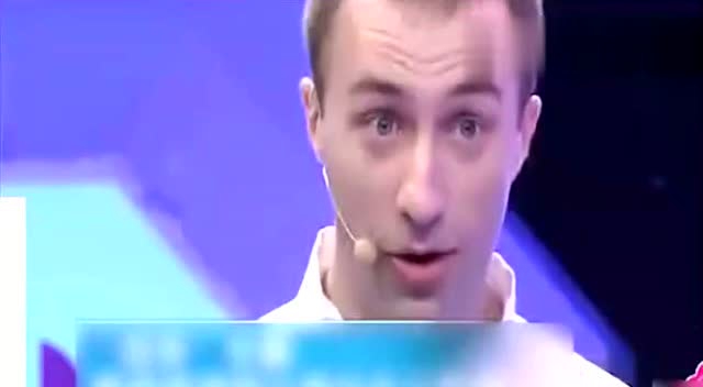 俩老外在武汉看球赛用中文争论