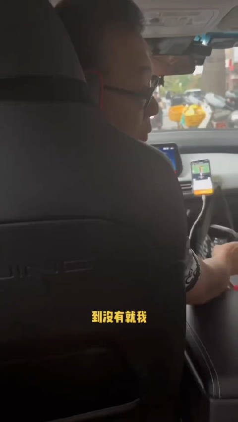乘客饿肚子赶车，网约车司机的温暖之举