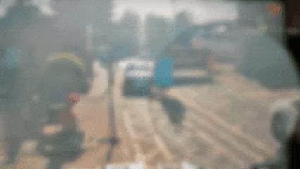 澳大利亚一海滩惊现神秘金属球